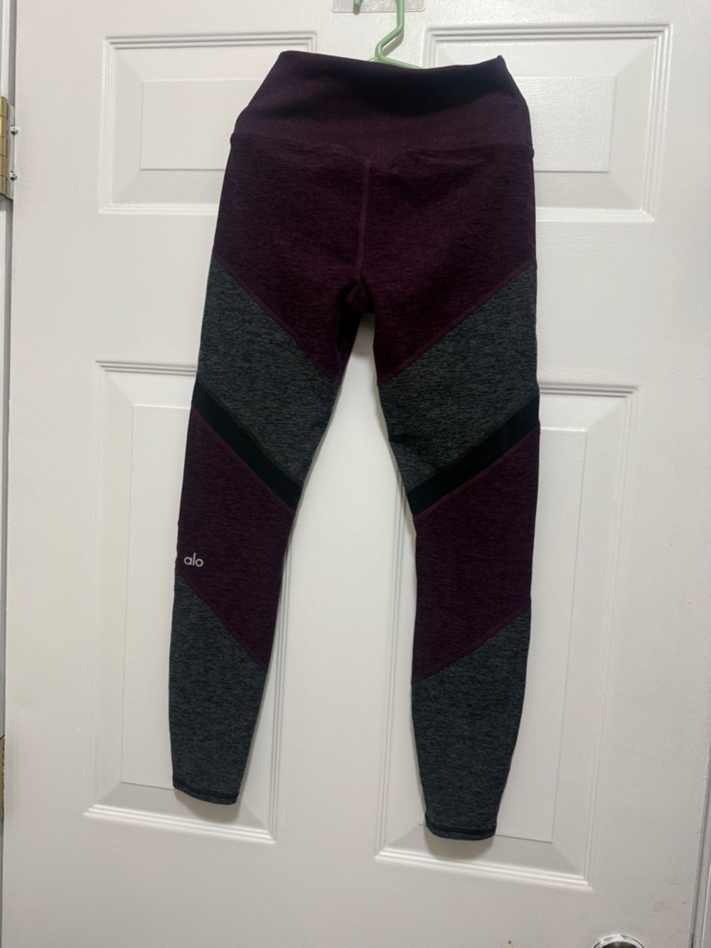 ALO Yoga women XXS Colorblock Leggings in Plum, gray  & Black
